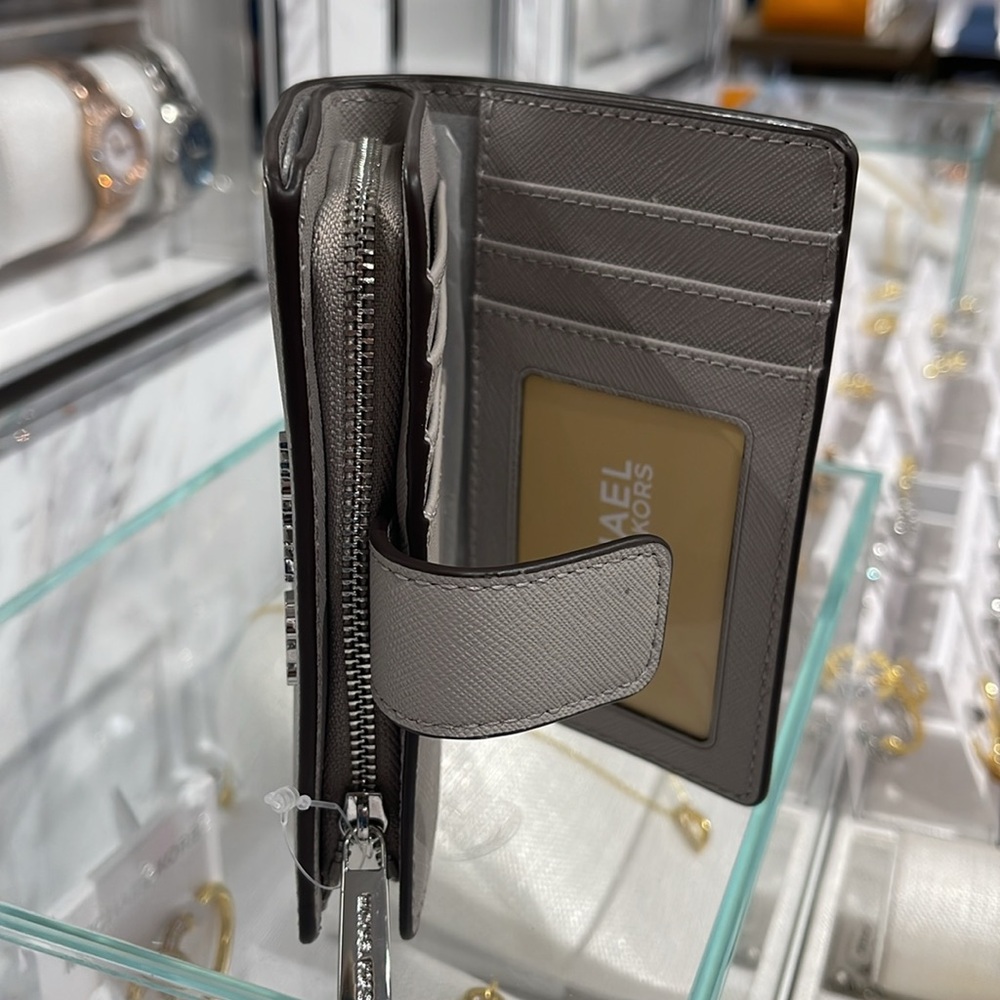 MICHAEL KORS Medium Saffiano Leather Bifold Zip CN Wallet
PEARL GREY
NWT - Picture 8 of 16